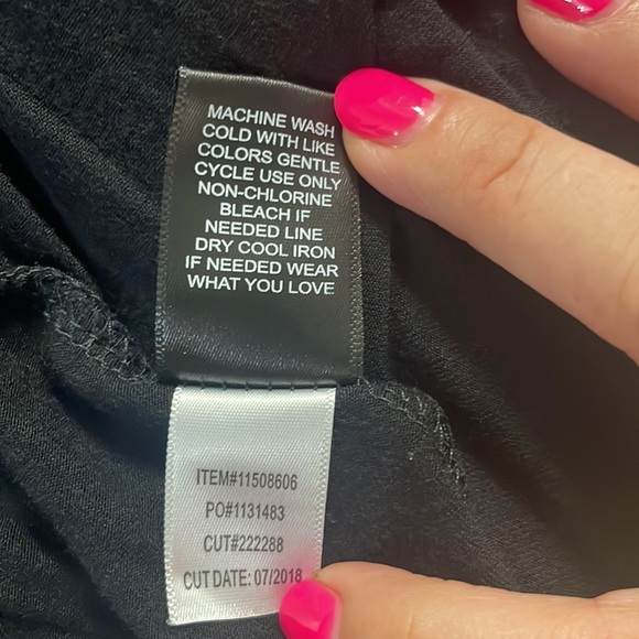 Torrid Women's Top Long Sleeve Super Soft Knits Black Gold Star Raw Hem - Picture 10 of 10